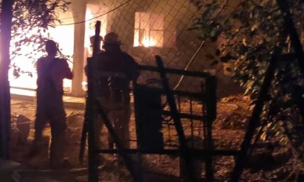 Incendio devastador arrasa con una casa en la Murillo Vidal