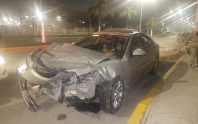 Destroza su auto en accidente: Exceso de velocidad, la causa del percance