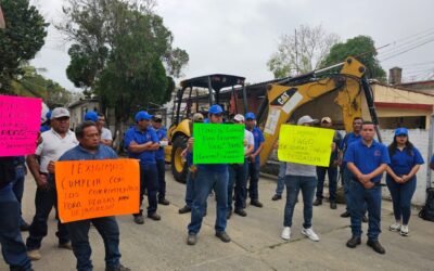 ¡Huelga en las oficinas de CAEV! ¡Empleados se manifiestan!