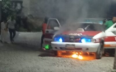 Incendio de Taxi en Estacionamiento es Ocultado por Conductores