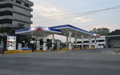 Ciudadanos sufren fallas en sus vehículos tras cargar gasolina en «La Fe»
