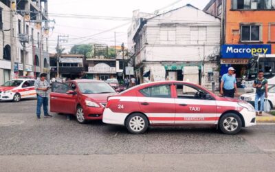 Ahora hasta los TAXIS de TAMIAHUA chocan en TUXPAN
