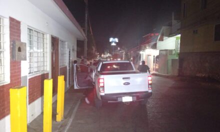 Joven conductor se impacta contra vehículo en Zapote Gordo