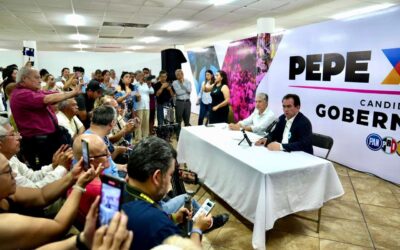 Presenta Pepe Yunes denuncias ante la FGR contra Rocío Nahle