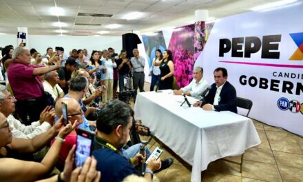 Presenta Pepe Yunes denuncias ante la FGR contra Rocío Nahle