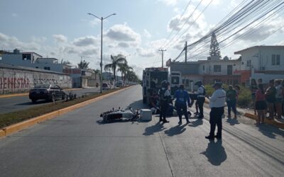 Motociclista arrolla a mujer en la Barra Norte y ambos son hospitalizados