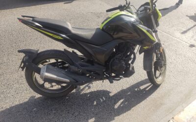 Chocan dos motocicletas frente al DIF: Dos Lesionados