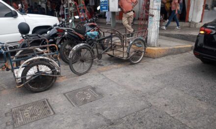 Triciclo Vs Versa en la Genaro Rodríguez