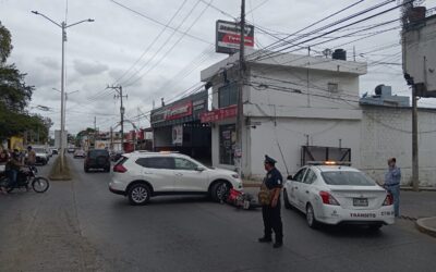 Anciano causa accidente en Libramiento: motociclista lesionado
