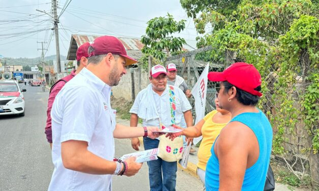 Casa por casa Daniel Cortina difunde propuestas de MORENA