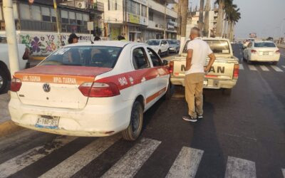 Aparatoso accidente en el Reyes Heróles: Cambio de carril imprudente provoca choque