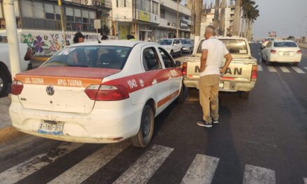Aparatoso accidente en el Reyes Heróles: Cambio de carril imprudente provoca choque