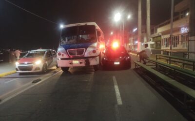 Choque en el Boulevard Jesús Reyes Heroles deja solo daños materiales