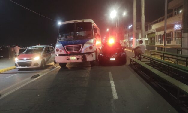 Choque en el Boulevard Jesús Reyes Heroles deja solo daños materiales