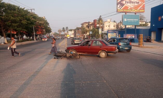 Accidente en Bulevar Demetrio Ruiz Malerva: Automovilista derriba a motociclista