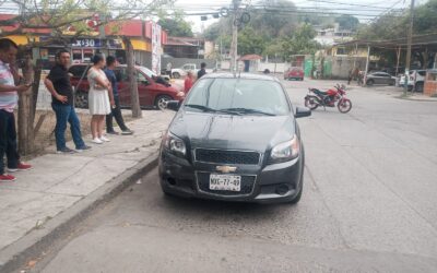 Choque en la Miguel Alemán deja daños materiales