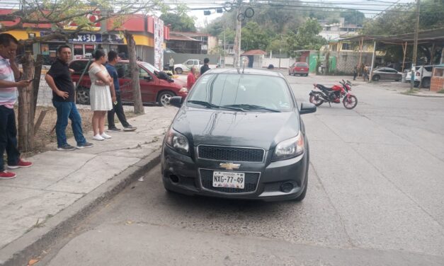 Choque en la Miguel Alemán deja daños materiales