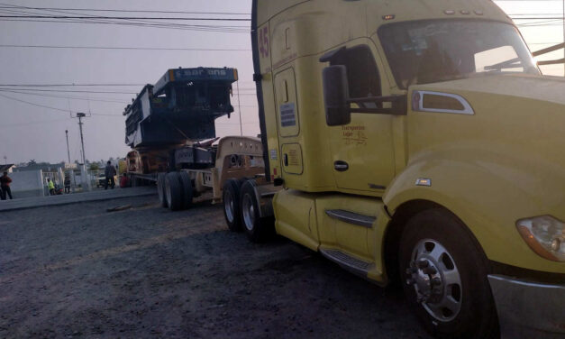 Trailer daña el Asfalto en la carretera a Cobos