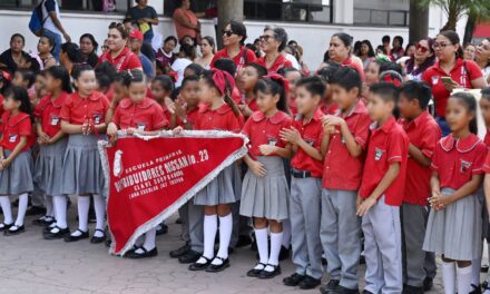 Realizan Lunes Cívico en conmemoración del Día de la Marina