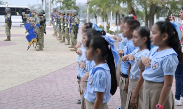 En lunes cívico conmemoran el Día del Estudiante