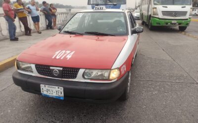 Choca el TAXI 1074 contra un Mercedes Benz en el Bulevar Independencia