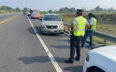 Accidente en la Autopista Tuxpan-Tampico: Conductora Choca con la Barra de Contención