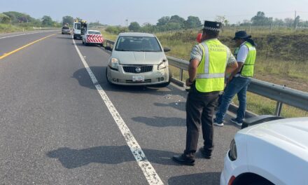 Accidente en la Autopista Tuxpan-Tampico: Conductora Choca con la Barra de Contención