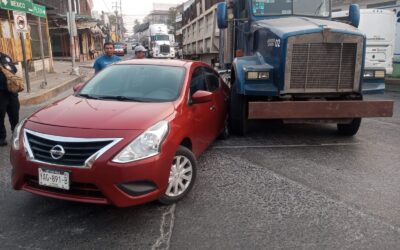 Accidente en la Rivera: Kenworth VS Versa