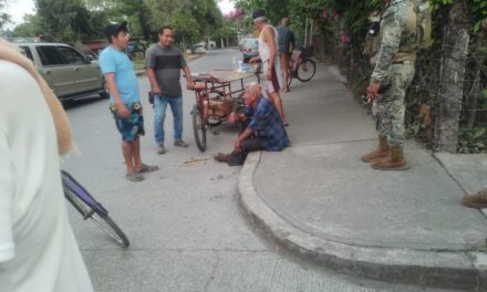 Anciano se Lesiona Levemente al Caer de su Triciclo en Santiago de la Peña
