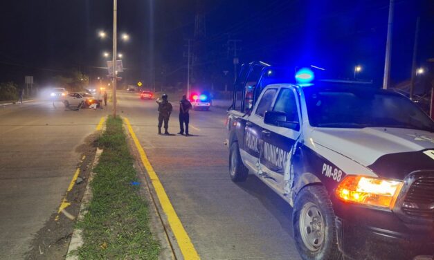 ¡Le dio el REMOJO!: Chocan Auto Nuevo en Libramiento Adolfo López Mateos