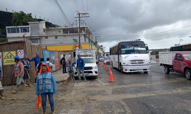 De REVERSASO un MEXIQUENSE lesiona a dos mujeres que viajaban en un «HOLA»