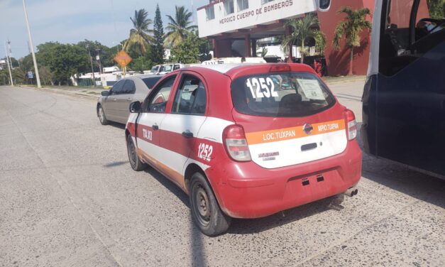 Taxista distraido le da por «Detroit» a un FOCUS en el Libramiento