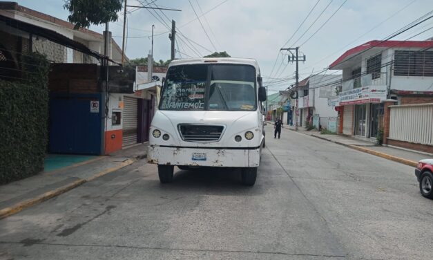 Choca su Mercedes Benz contra una CAPTIVA en la Cuauhtémoc