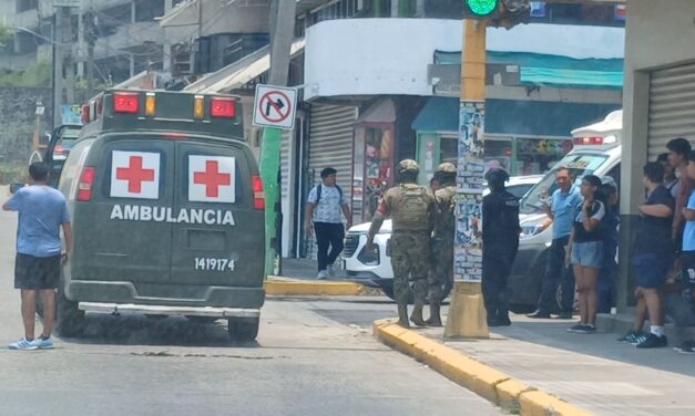 Motociclista herido tras chocar con un taxi en el Bulevar: Ambos conductores aseguran haber cruzado en verde