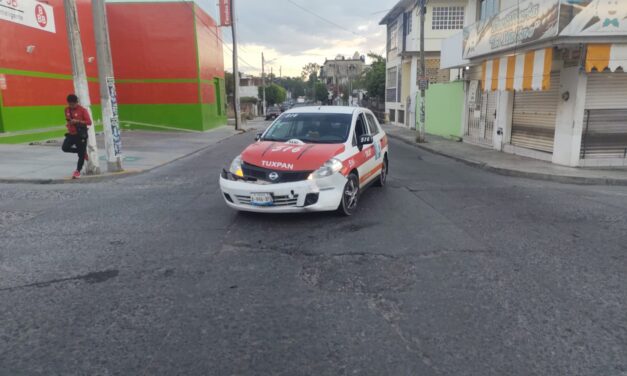 Poblano choca en el Centro: Sólo Daños Materiales