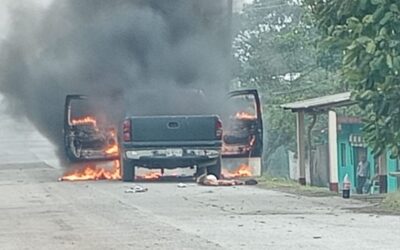 Camioneta se Incendia en la Carretera Tuxpan-Cazones: Afortunadamente, Sin Víctimas