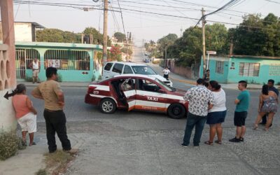 Conductor de Camioneta Provoca Accidente y Deja Tres Heridos