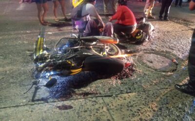 Motociclista y Acompañante Heridos en Choque en el Boulevard Independencia