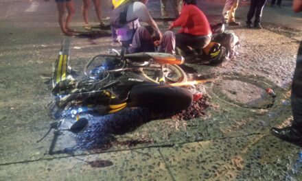 Motociclista y Acompañante Heridos en Choque en el Boulevard Independencia