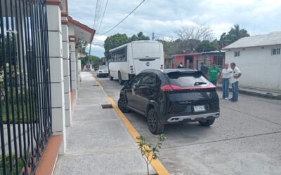 Agarró a una CAMIONETA a «Balón Parado» en Los Pinos