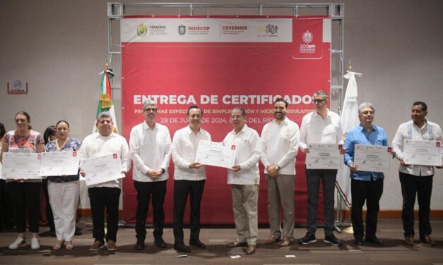 Municipio de Tuxpan recibe Certificado en reconocimiento a los avances en materia de simplificación de trámites