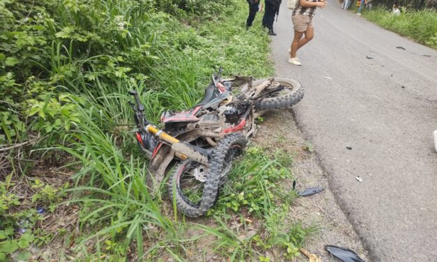 Choca su «MORTALIKA» contra una Vento en la carretera Tuxpan-Juana Moza y se lesiona