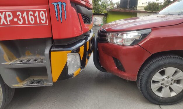 Se dan un «Besito» en la Calle Andrés Quintana Roo y paran el tráfico