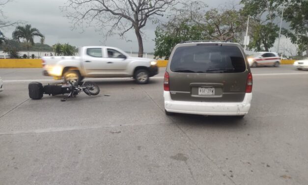 Imprudencia al salir de gasolinera provoca accidente y deja una mujer lesionada en el Ruíz Malerva