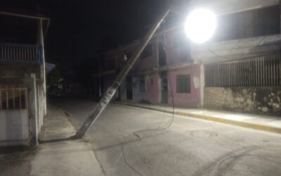 Camión de Transportes Castores deja sin luz a decenas de familias en el Centro