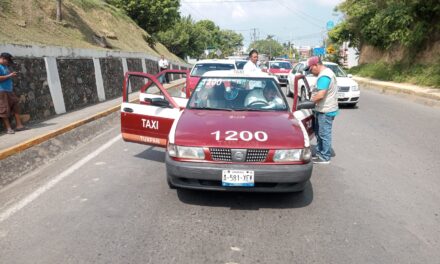 Otra vez, los taxistas: Una pasajera resultó lesionada