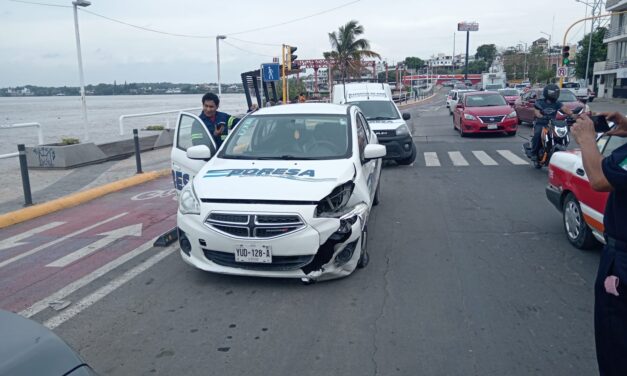 Conductor despistado pierde el control y se estrella contra una palmera en Revolución