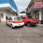 No se fijó en la señal de Alto de la Morelos y chocó contra un Taxi