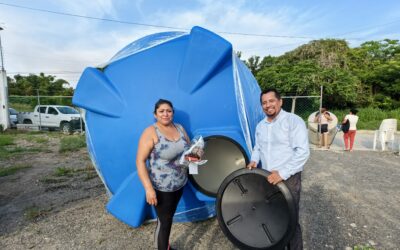 ¡TINACOS PARA TODOS! Juan Gómez, regidor 5, gestiona tinacos para las familias de Tuxpan