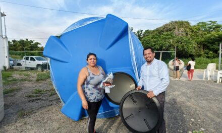 ¡TINACOS PARA TODOS! Juan Gómez, regidor 5, gestiona tinacos para las familias de Tuxpan